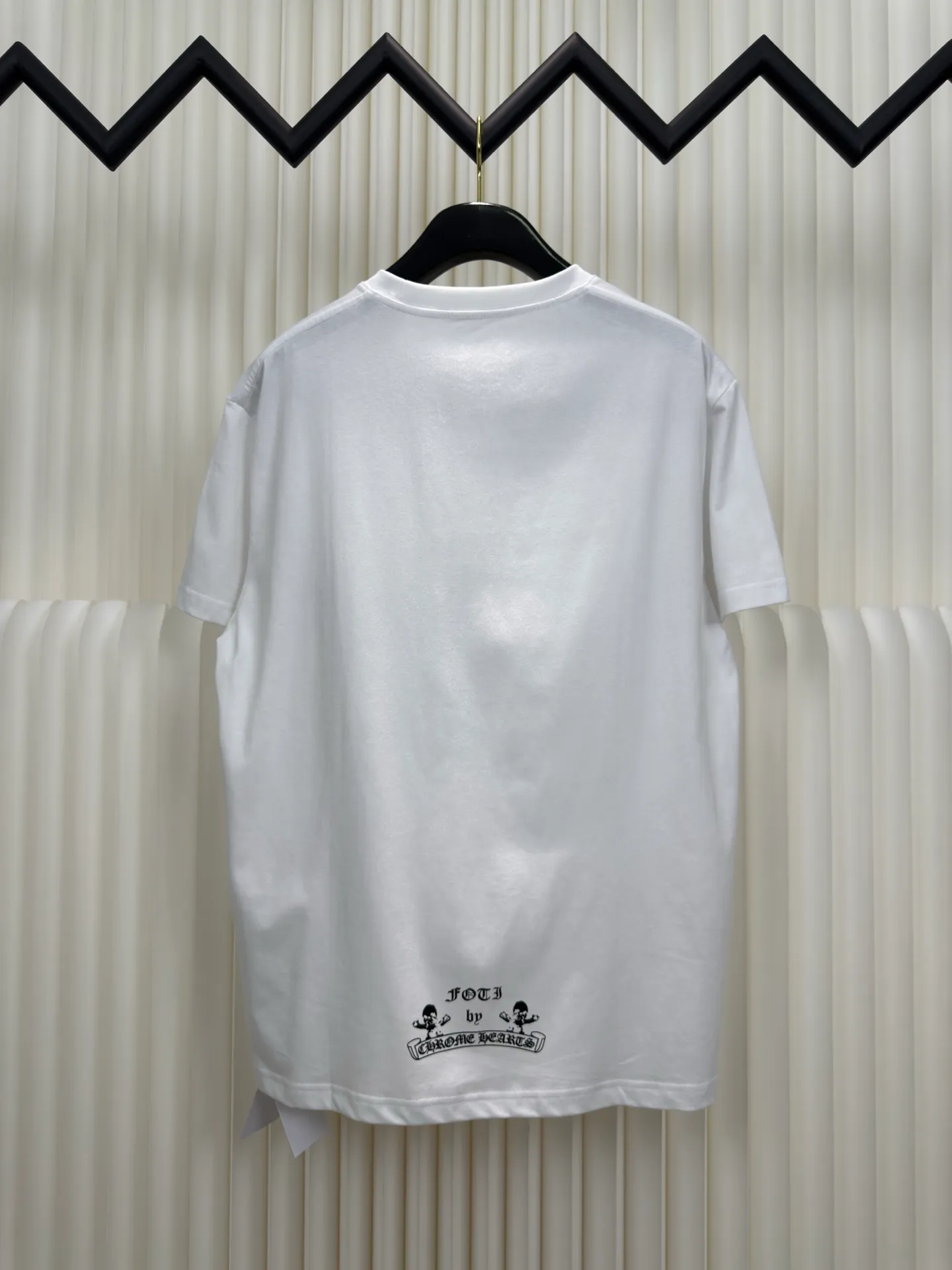 P240 Chrome Hearts FOTI Skull Print Tee Authentic Open Edition - Physical Counter - Top Luxury Quality 🆚 Instant sale of all versions on the market Fabric is made of 26 weave 200g cotton material Printing uses black ink Water slurry printing Customized supporting accessories Size S M L